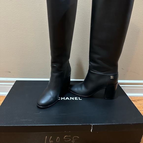 Chanel boots - Picture 3 of 5